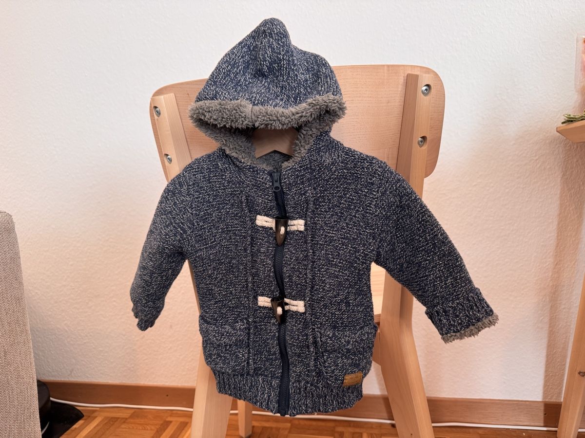 Jacken & Mäntel: Kids WARM Winter Jacket size 74 – Gebraucht aus Effretikon von mer_q6hc