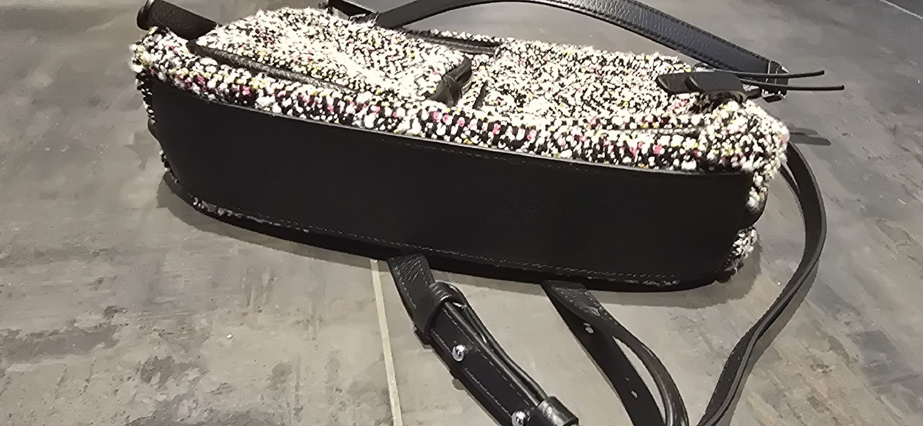 Coccinelle Taschen für Damen: Coccinelle Tasche,neuwertig – Neu (gemäss Beschreibung) aus Schönenwerd von violett03 3