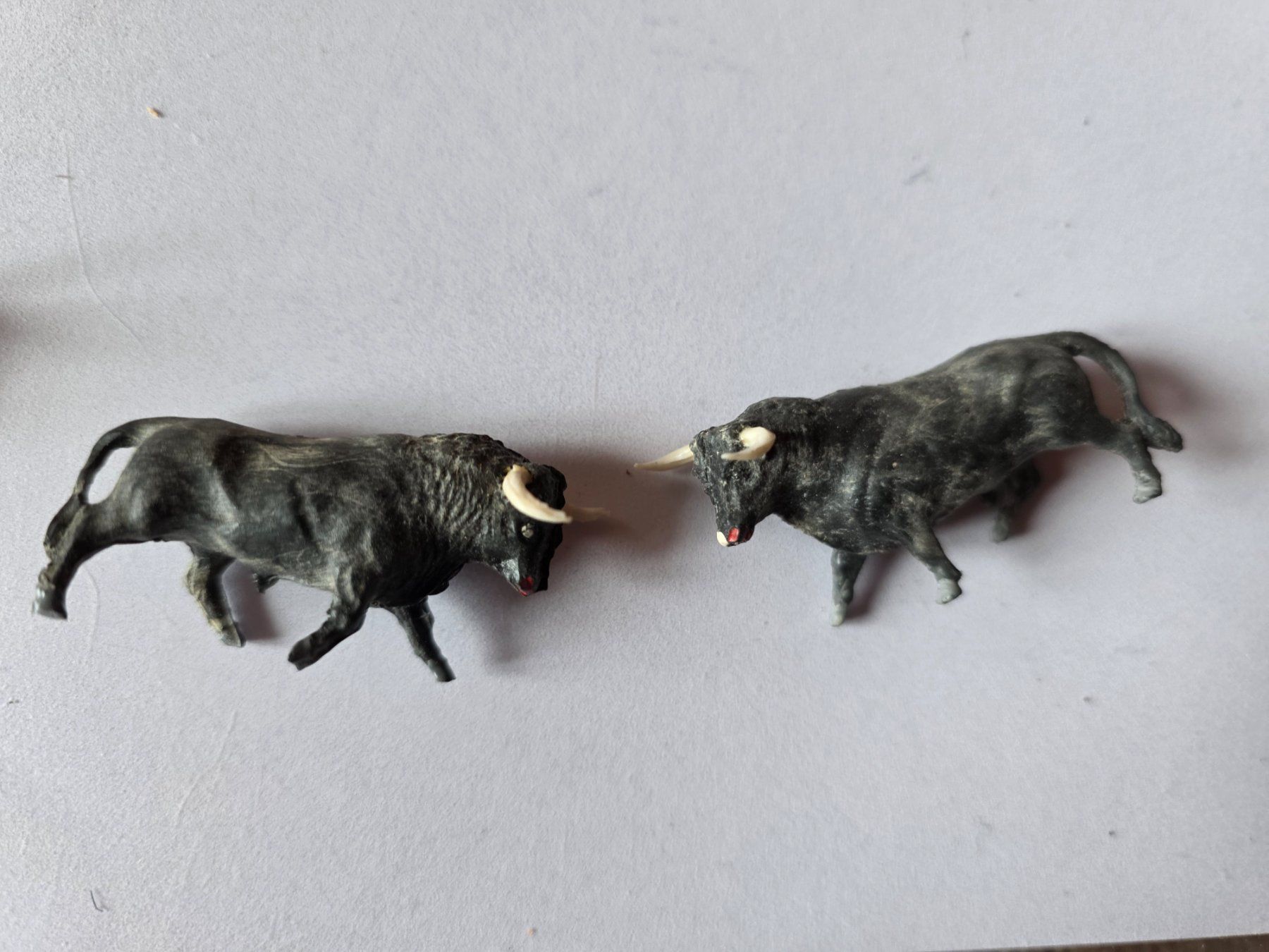 Statuette: 2 kleine Kampf Stier Figuren 5 cm – Usato da Walterswil BE venduto da Lonitti 3