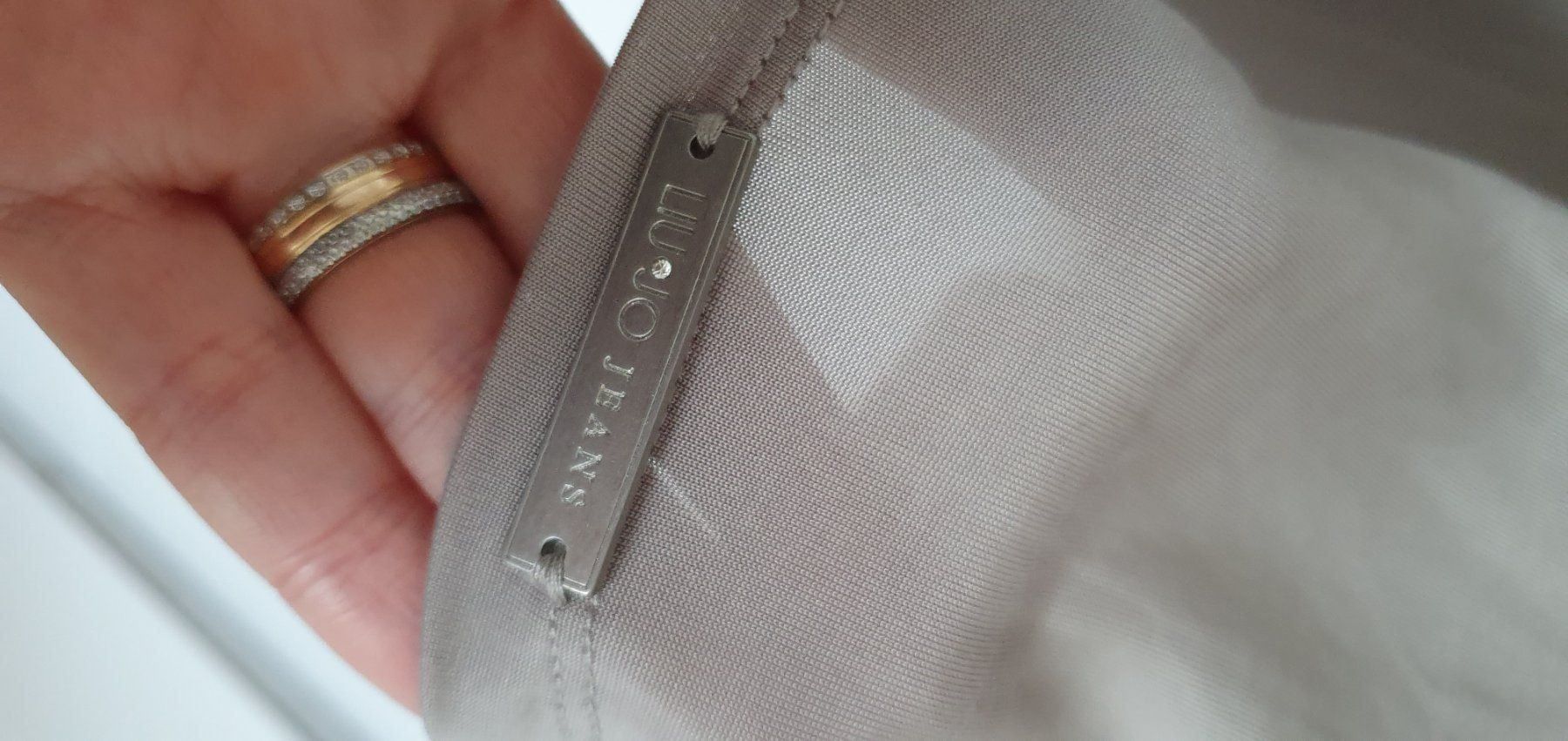 Liu Jo Top: Blouse ou t-shirts gris – Nuovo (secondo la descrizione) da Prilly venduto da RoDyRe 4