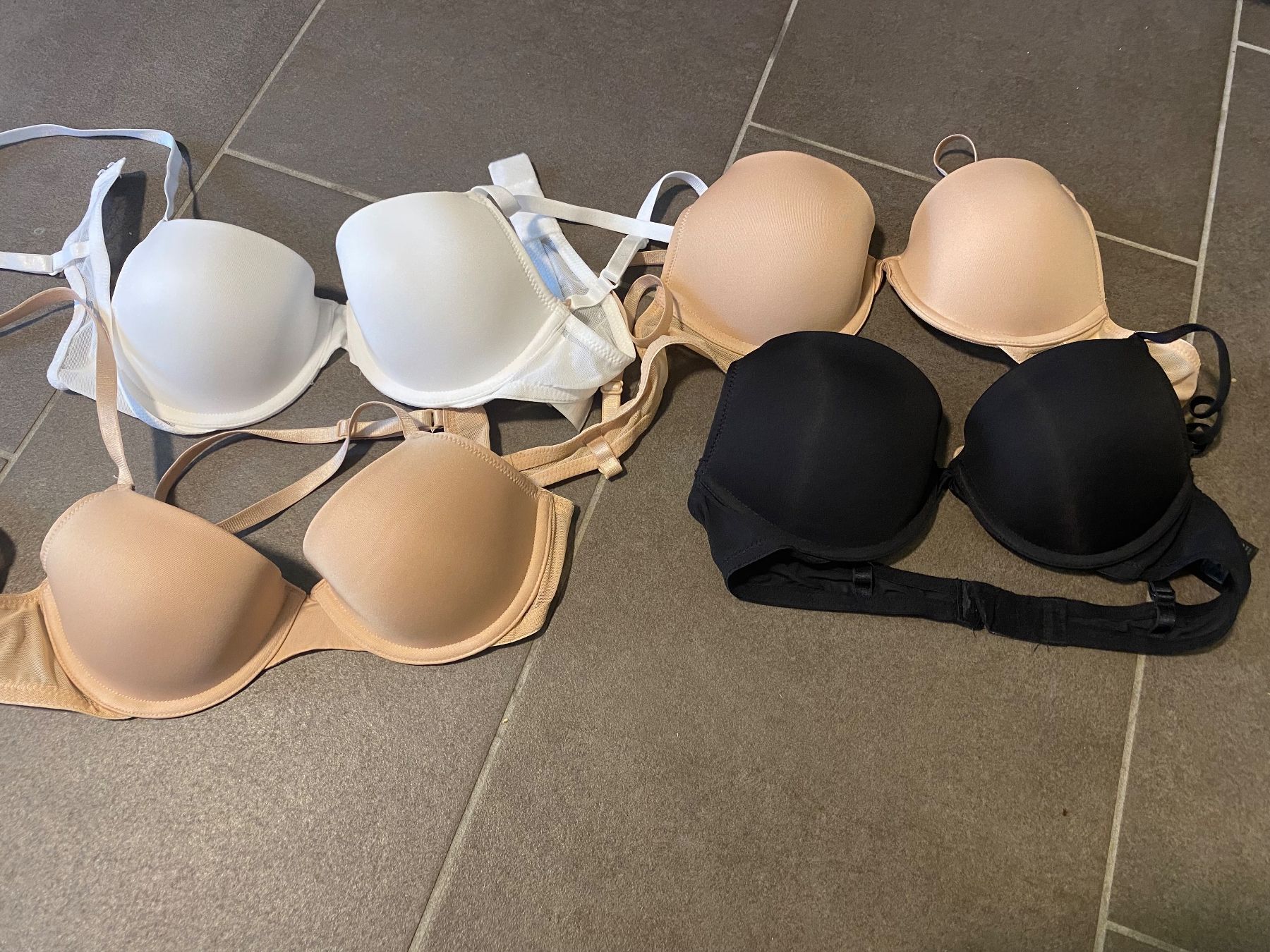 H&M Sonstige Unterwäsche: 4 BHs Gr 75A neu zu verkaufen – Gebraucht aus Zürich von mak_pxg2