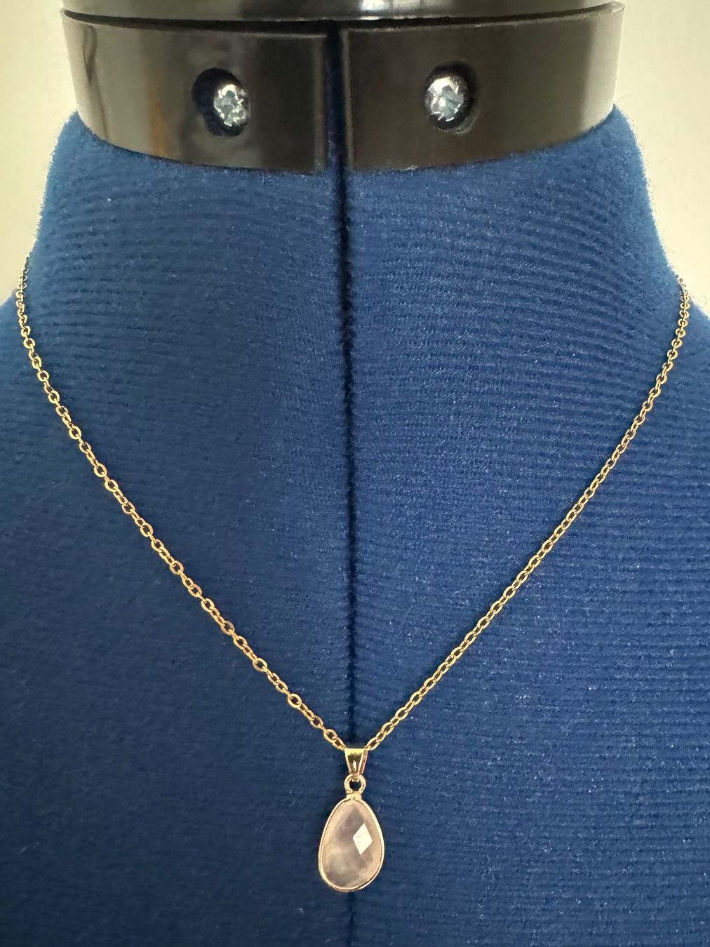 Catenine: Kette mit Rosenquarz-Anhänger – Nuovo (secondo la descrizione) da Dübendorf venduto da Sonibell