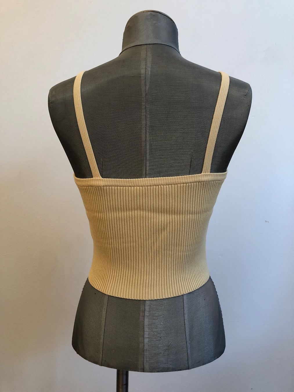 Sandro Top: crop top Sandro jaune – Usato da Lausanne venduto da emm_sc77 1