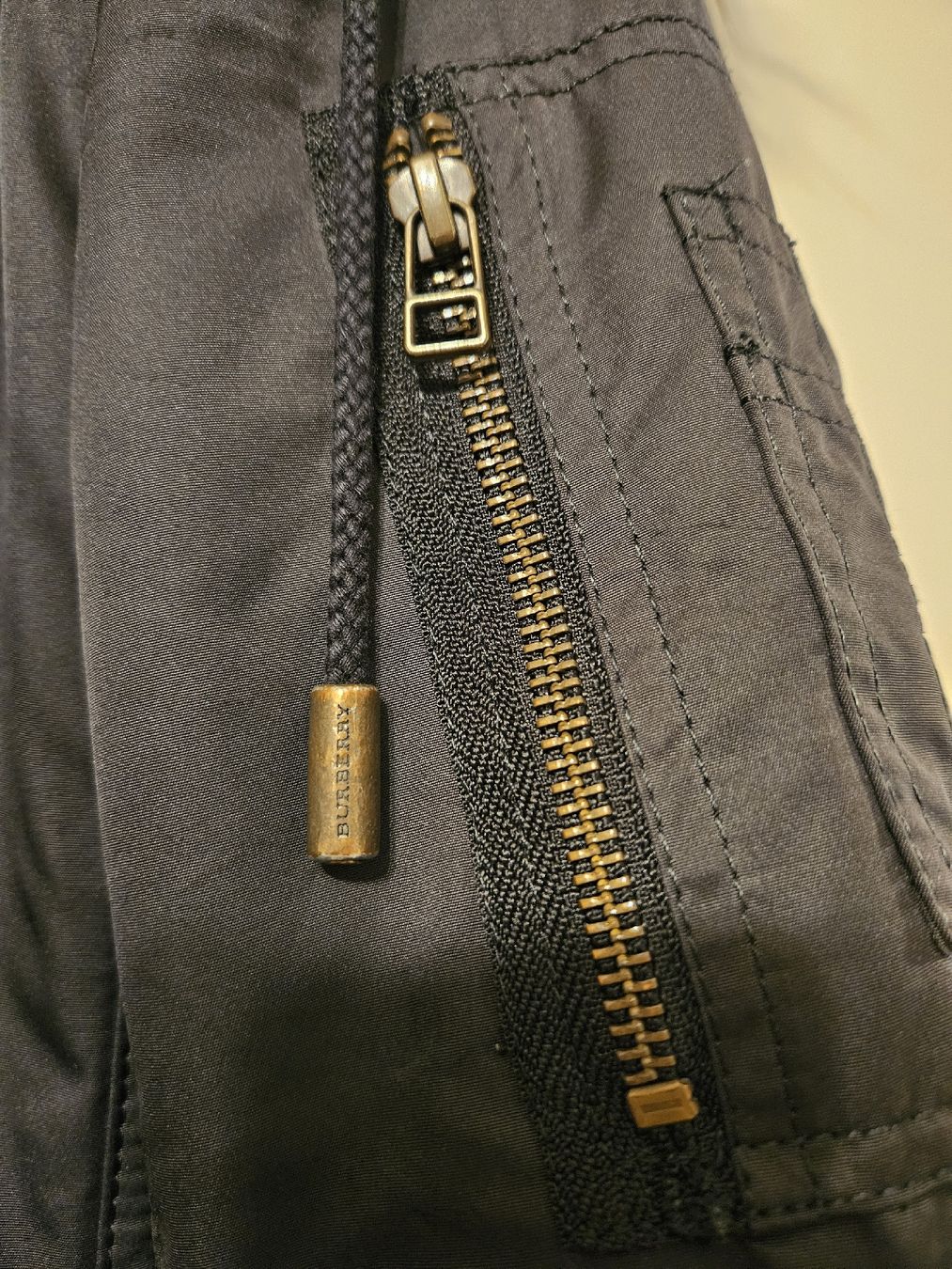 Burberry Giacche: Burberry Blue Label Daunenjacke – Usato da Dietlikon venduto da kon_2d9n 4