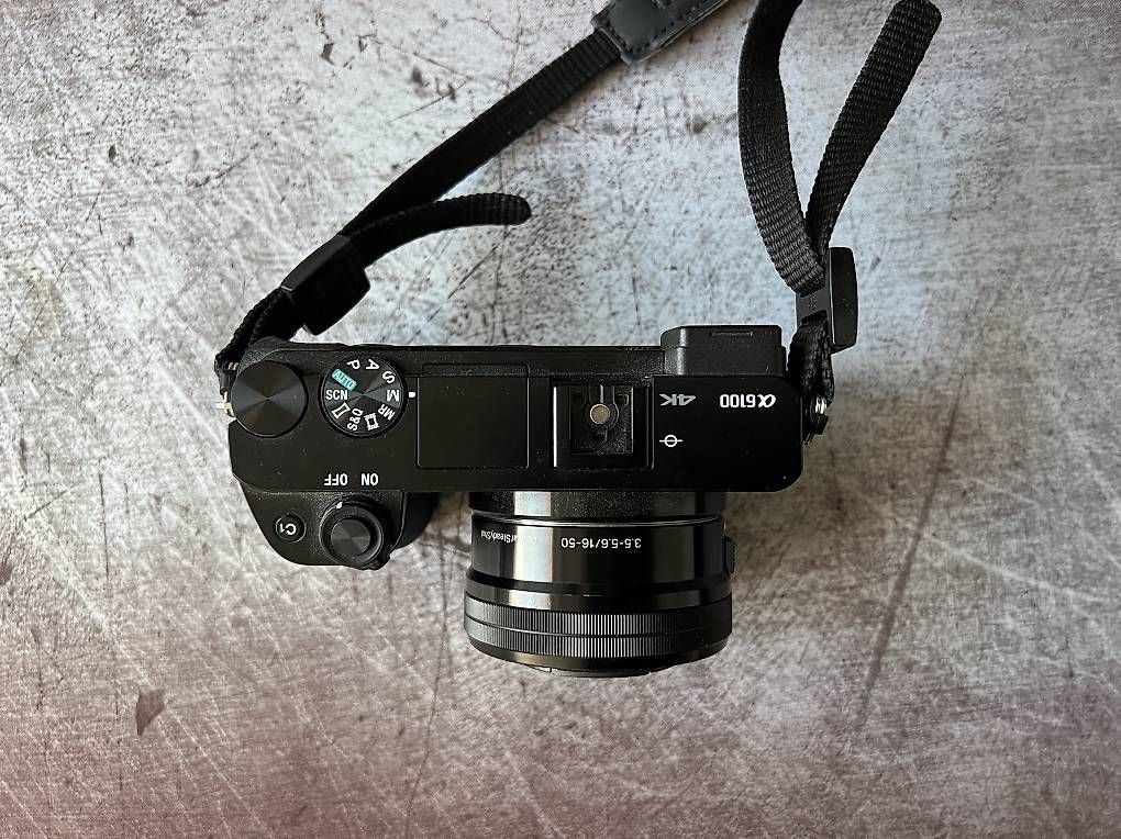 Fotocamera: Sony A6100 + 16-50 Kit Objektiv - kompakte APS-C Kamera – Usato da Ebmatingen venduto da kaf_9myw 2