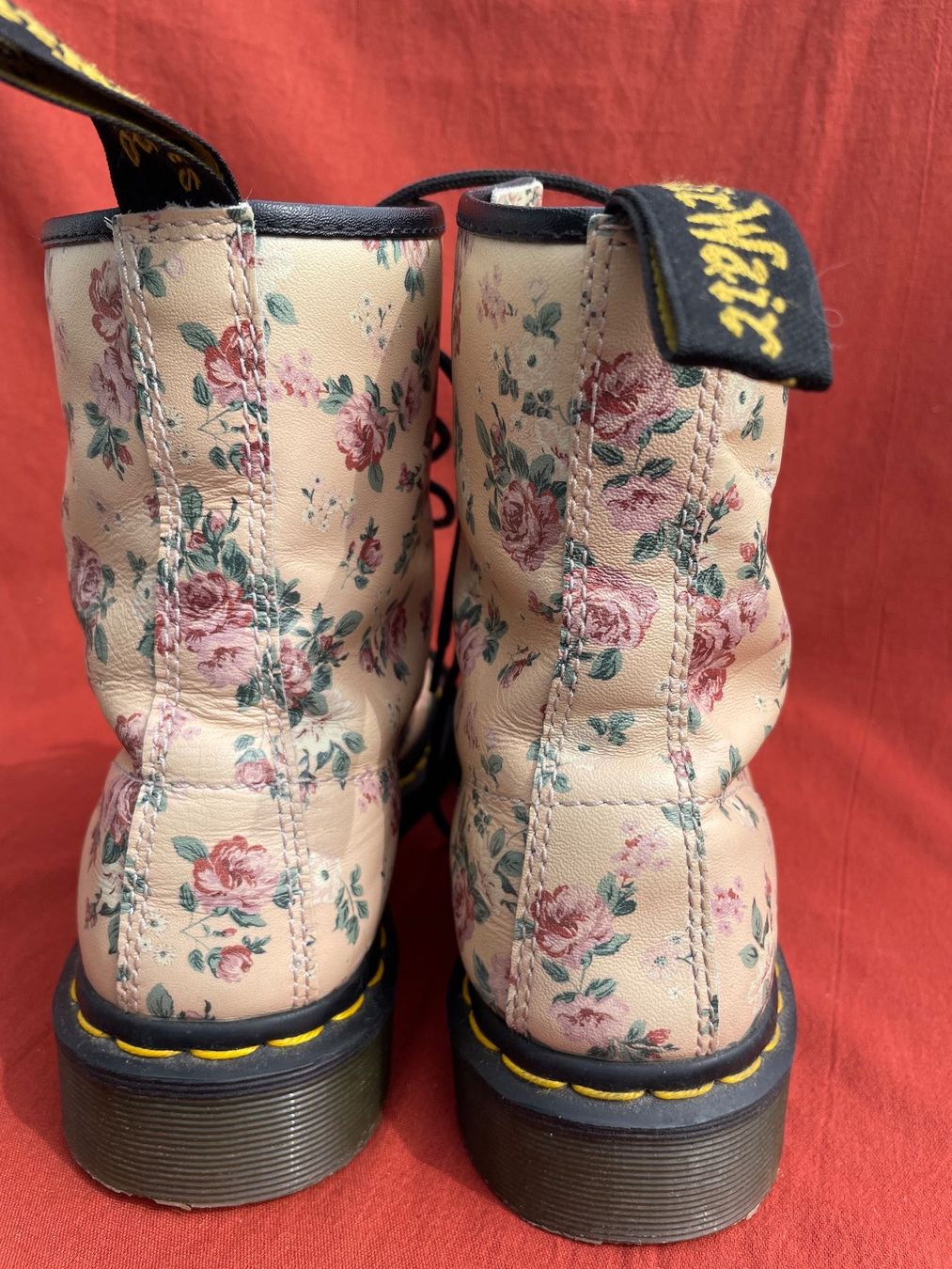 Dr. Martens Scarpe da donna: Doc Martens Stiefel mit Blumenmuster, Grösse 39, Top! – Usato da Luzern venduto da nilabintang 2