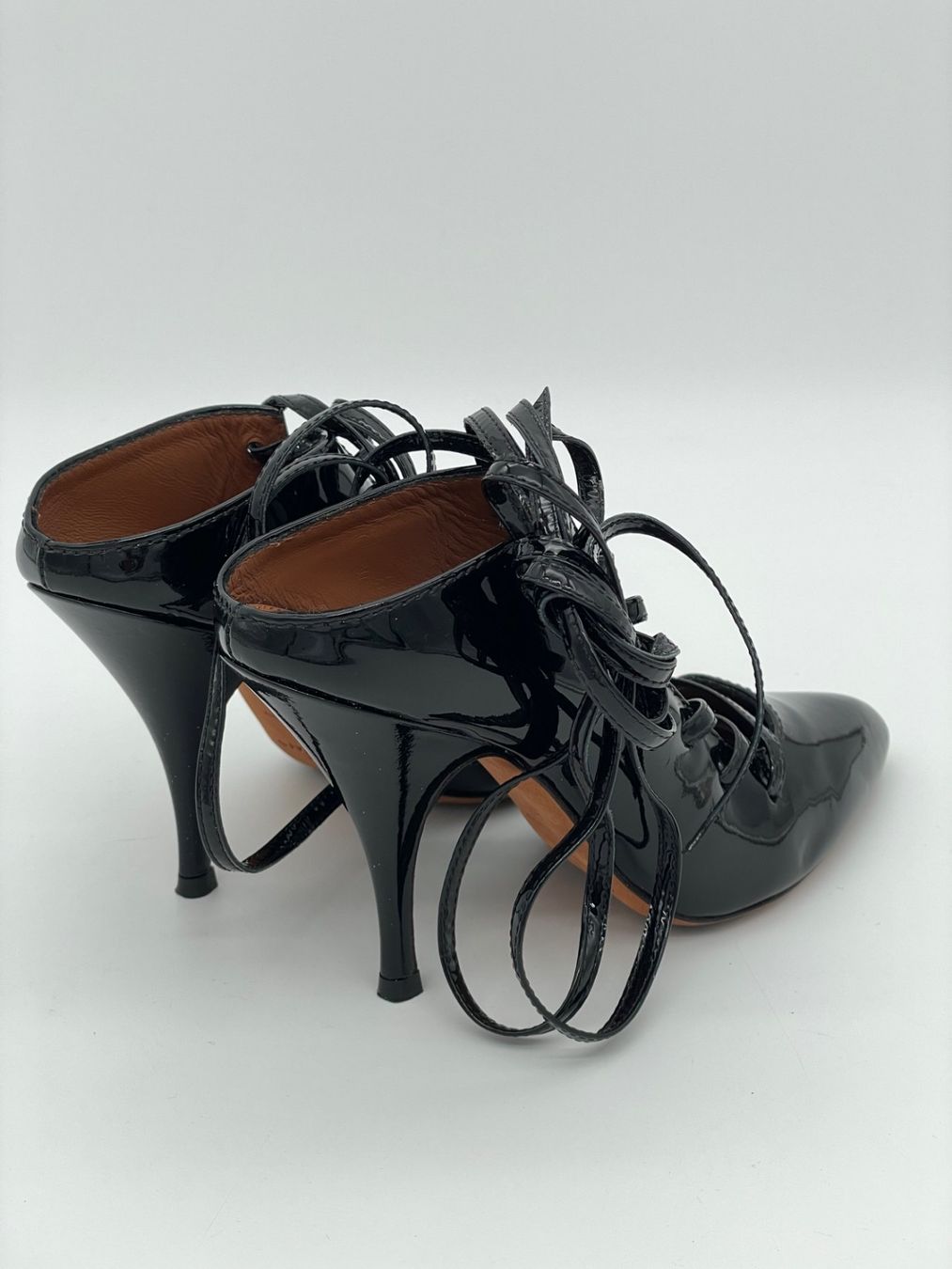 Givenchy Damenschuhe: Givenchy Lace-up Patent Mule Pump EU 36 Schwarz – Gebraucht aus Zürich von shoe_shop 3