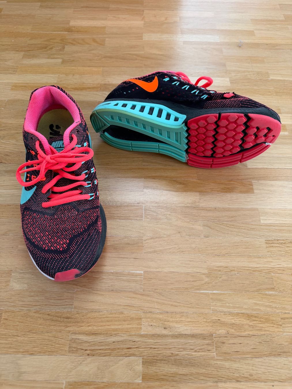 Nike Chaussures femmes: Nike Laufschuhe (Structure 18) – D'occasion à St.Gallen par Jay810 2