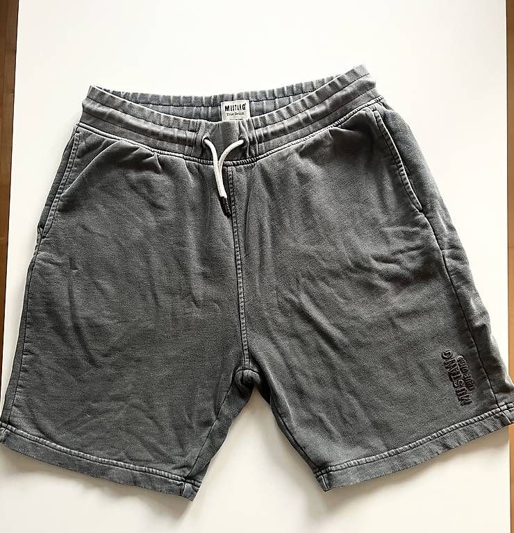 Pantaloni: ***Mustang***  Shorts Gr. M Anthrazit meliert – Usato da Schwyz venduto da kelte74