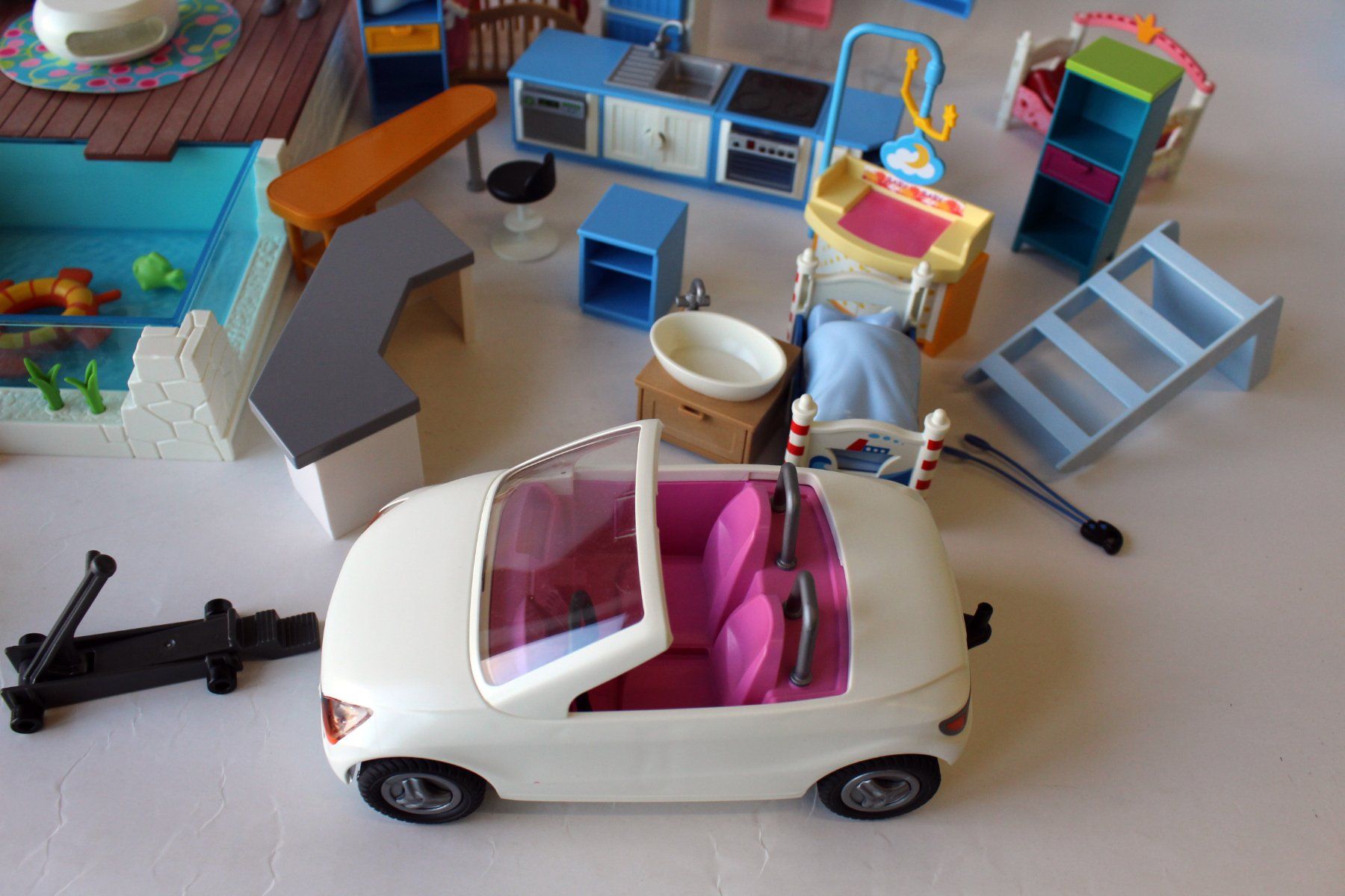 Playmobil Giocattoli: PLAYMOBIL - Konvolut mit Auto, Möbel, Pool – Usato da Roggwil BE venduto da Hemhem 3