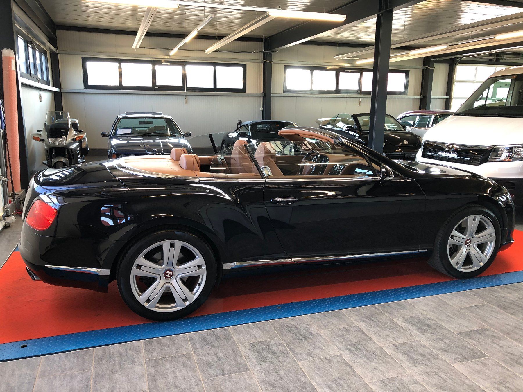 Bentley Automobili: BENTLEY Continental GTC 4.0 V8 – Usato da Gampelen venduto da Steuer0 6