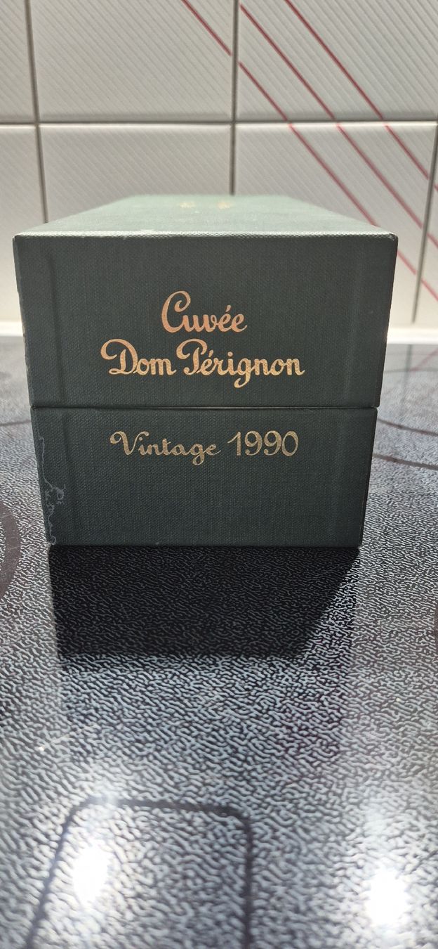 Vino: Dom Pérignon Vintage 1990 Brut – Nuovo e nell'imballaggio originale da Corminboeuf venduto da Swiss_Vendre 1
