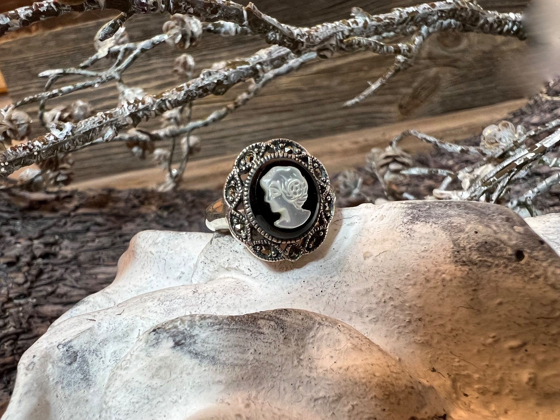 Ringe: Vintage Ring Silber m. Onyx u. Perlmutter Gemme - Cameo 55 – Neu (gemäss Beschreibung) aus Bern von Jiffy