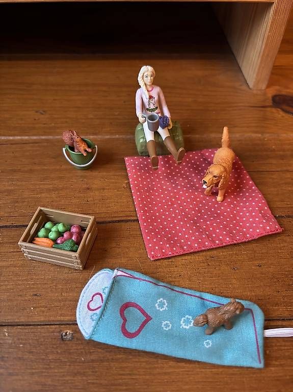 Giocattoli: Schleich - Sofia en camping – Usato da Les Pontins venduto da galaud