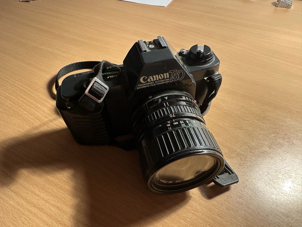 Canon Kamera: Canon T50 vintage | boîtier + objectif – Gebraucht aus Gampelen von theboywhoworks