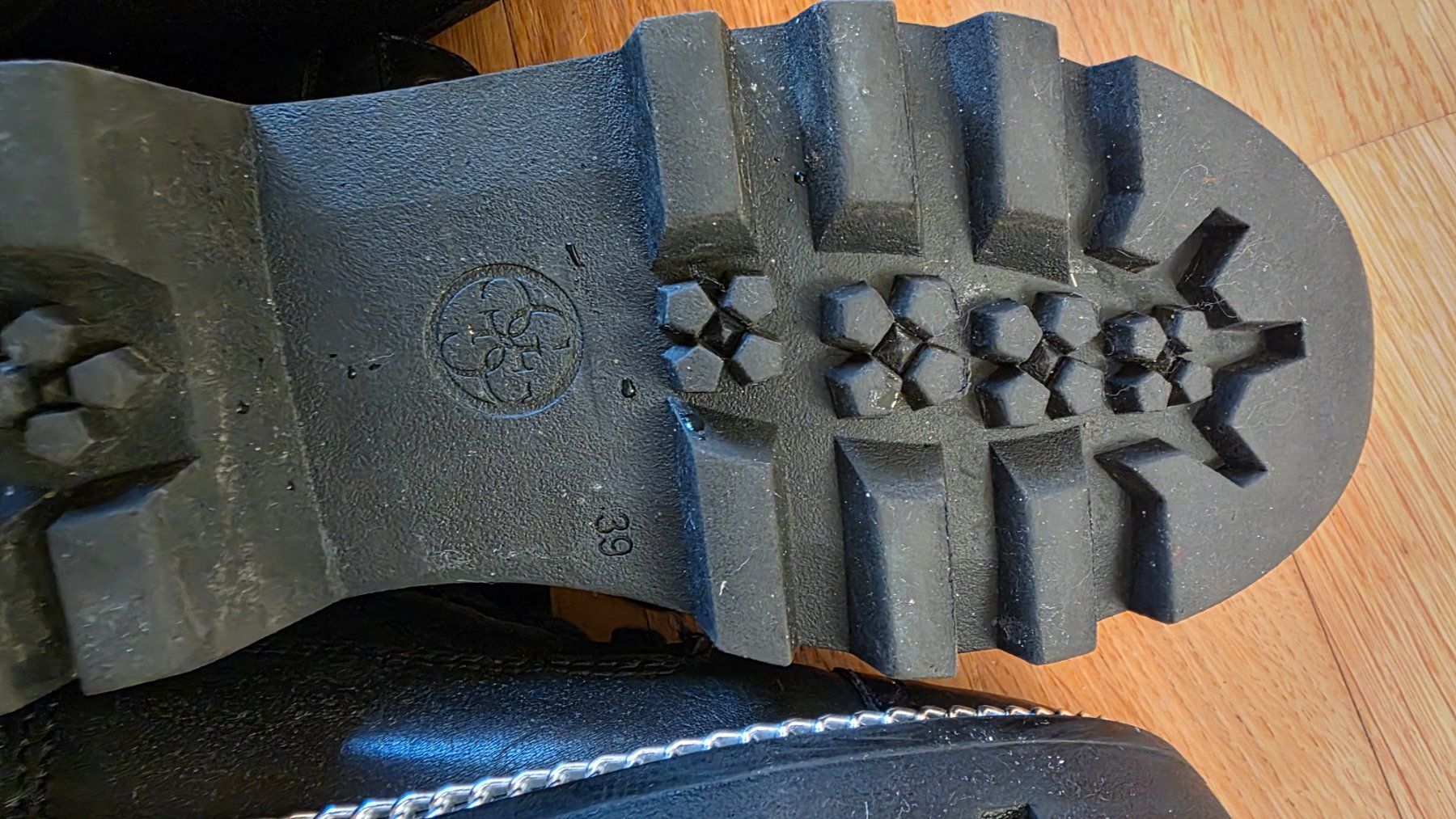 Guess Damenschuhe: stylische Boots von Guess – Gebraucht aus Dübendorf von Jolenia 7