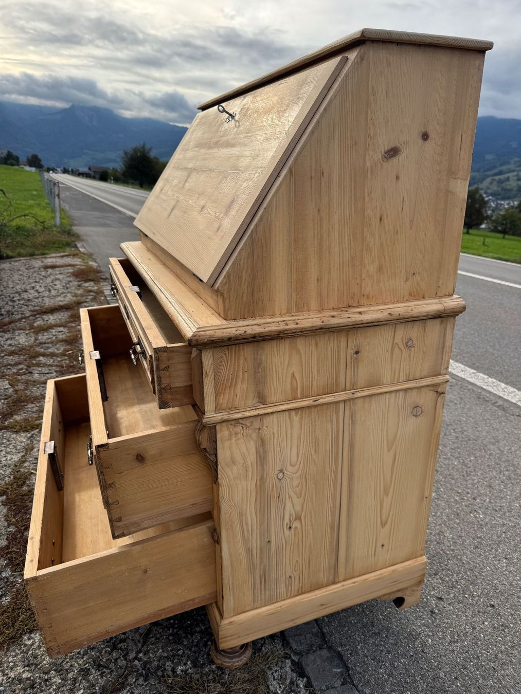 Kommoden: Schreibkomode  Holz mit Schubladen – Gebraucht aus Sachseln von BONATI01 6