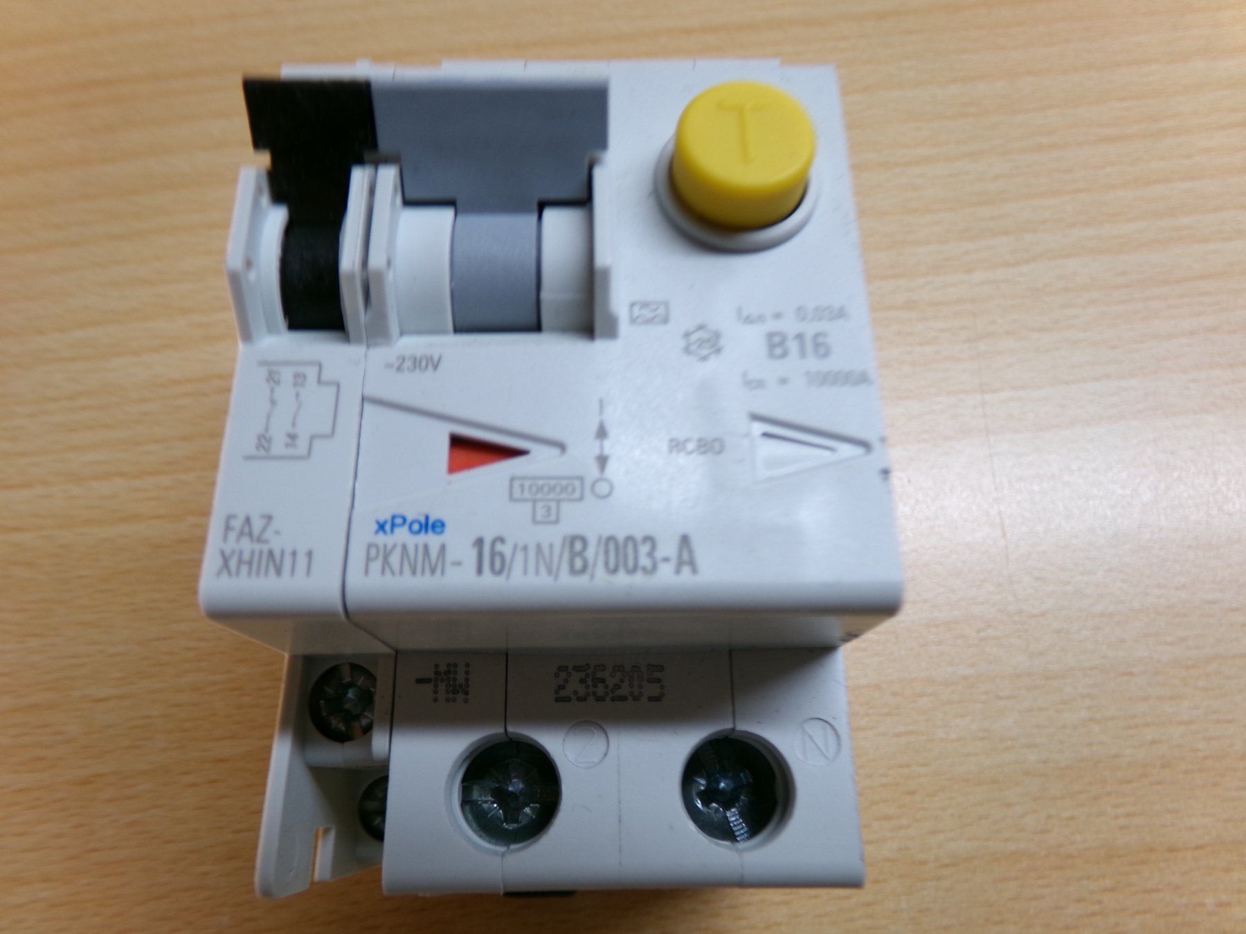 Eaton Interruttori: FI-LS B16 30mA mit HK Eaton – Usato da Hombrechtikon venduto da Maloev17 1