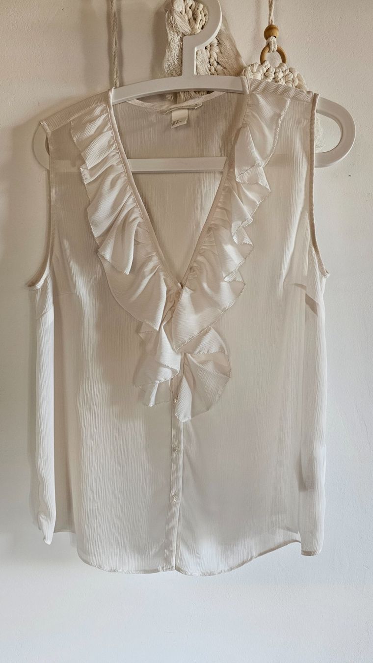 H&M Camicette: ärmellose Chiffonbluse mit Rüschenkragen – Usato da Buhwil venduto da Nici_la_nic