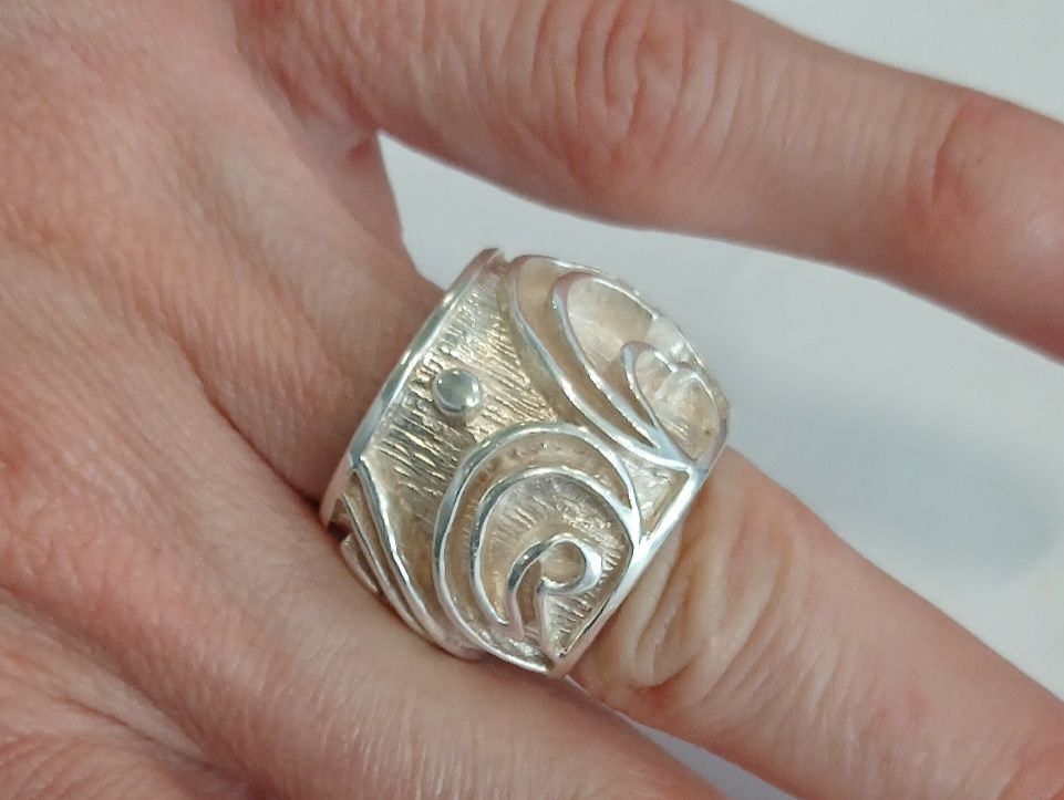 Anelli: Silber Ring mit speziellem Muster, Gr.54/55 massiv ca.20 gr. – Nuovo (secondo la descrizione) da Pfeffikon LU venduto da cleoopatraa