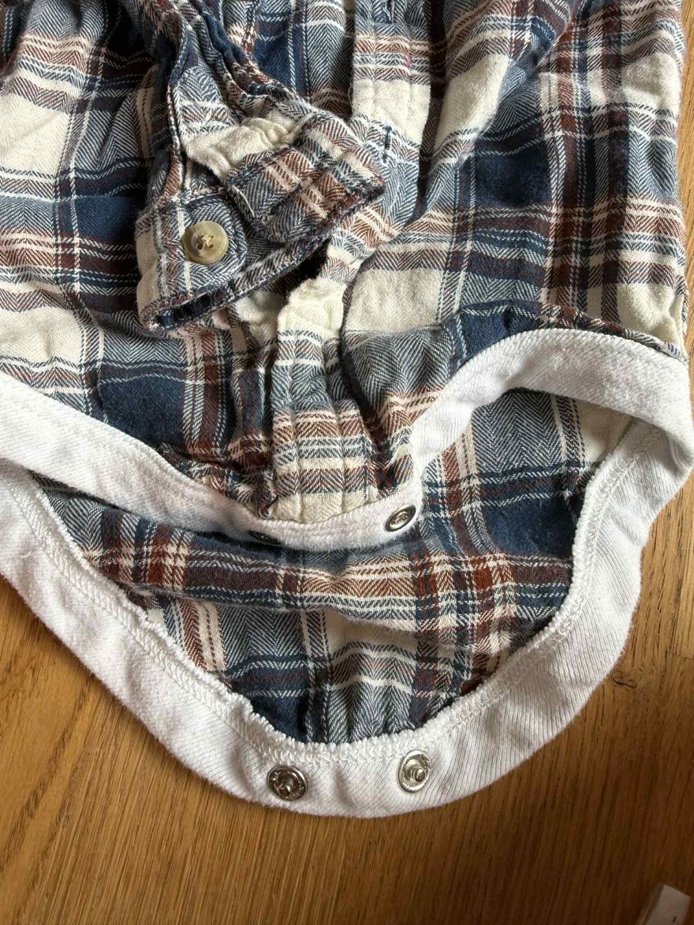 Hemden, Tops & T-Shirts: Body mit Hemd-Optik, Grösse 3-6 Monate – Gebraucht aus Riehen von edu_92w7 4