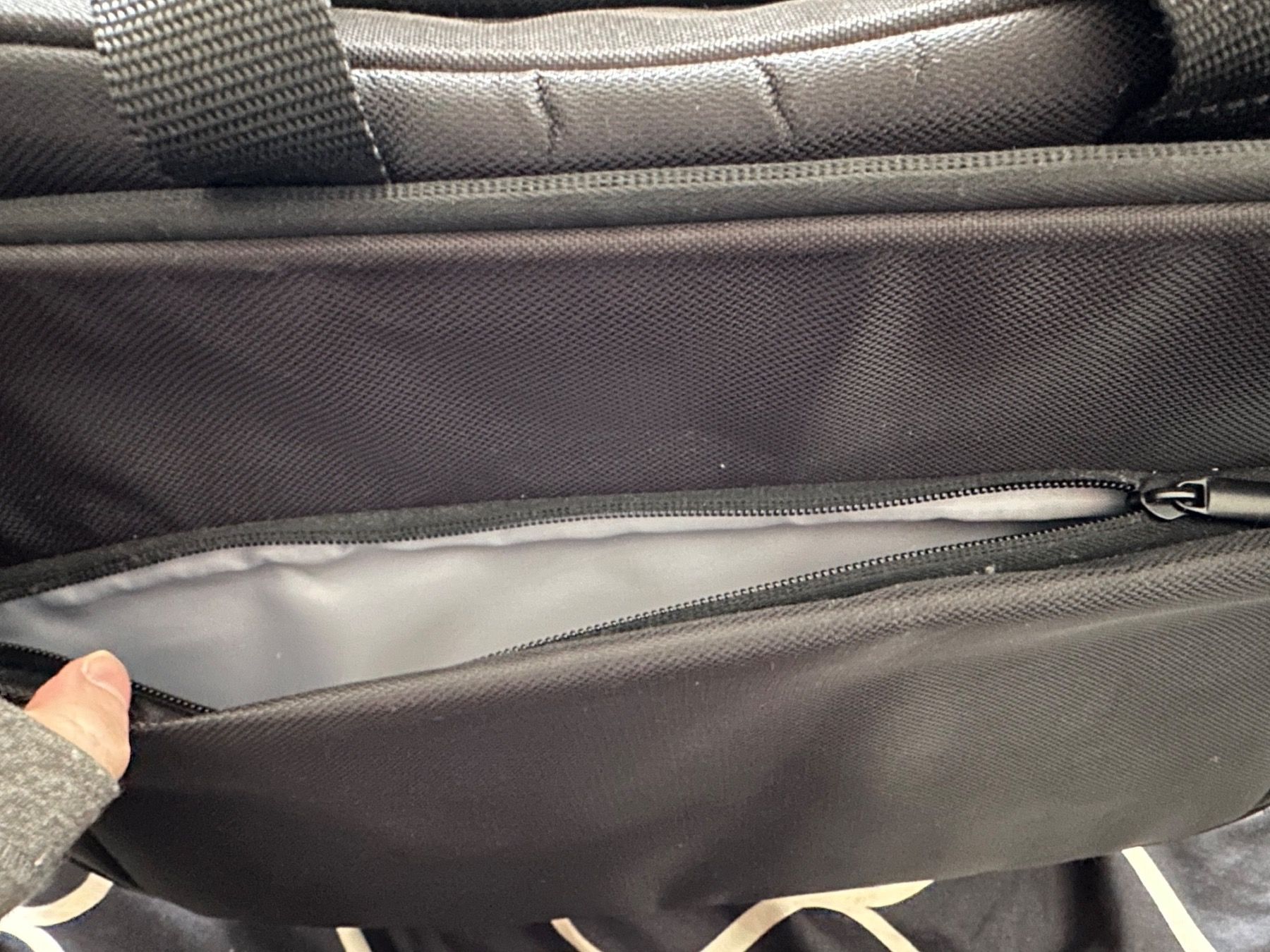 Sonstiges zu Aviatik: HP Laptop Gepäck – Gebraucht aus Zürich von katya_noia 2