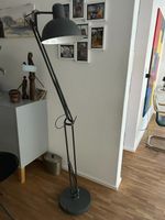 Stehlampe Industriedesign