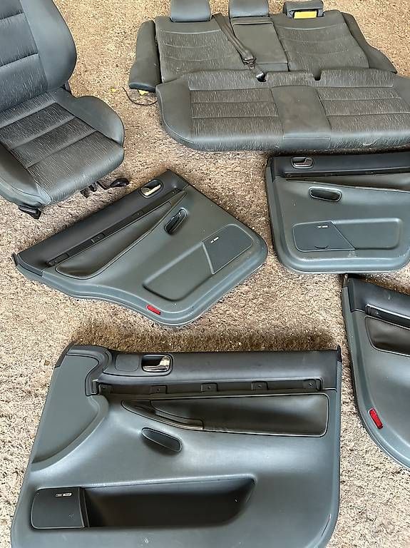 Tutti pezzi di ricambio auto: Audi a4 b5 Innenausstattung  – Usato da Oetwil am See venduto da CarParts 3