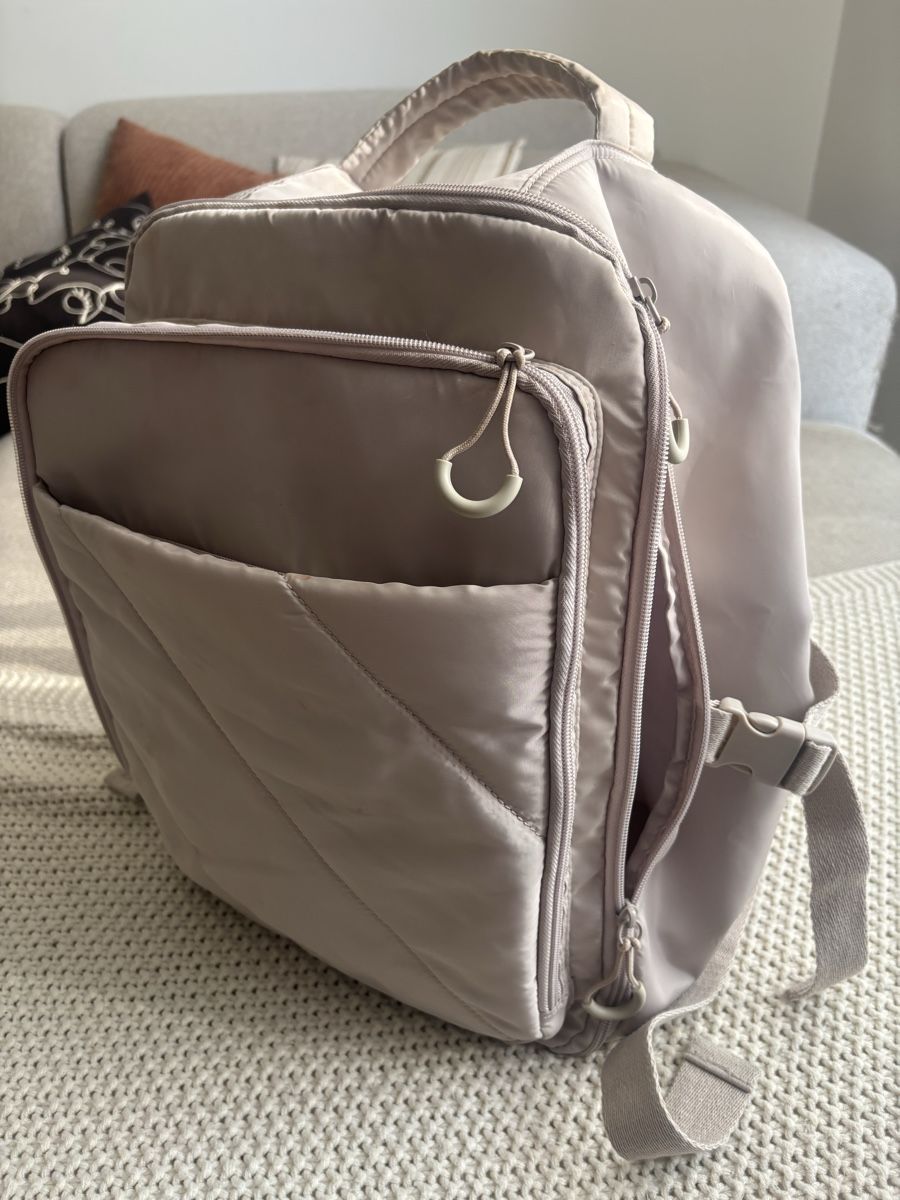 Zaini: Cream backpack. Perfect condition! Great for travel. – Nuovo (secondo la descrizione) da Zürich venduto da sar_f9xy