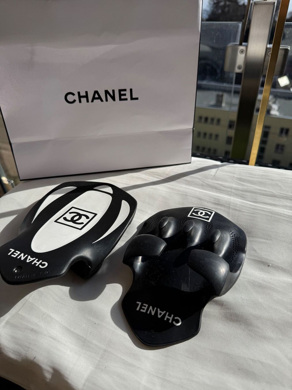 Pinne, Maschere & Boccagli: Palmes de natation Chanel neuves – Nuovo (secondo la descrizione) da Neuchatel venduto da mar_9blm 1