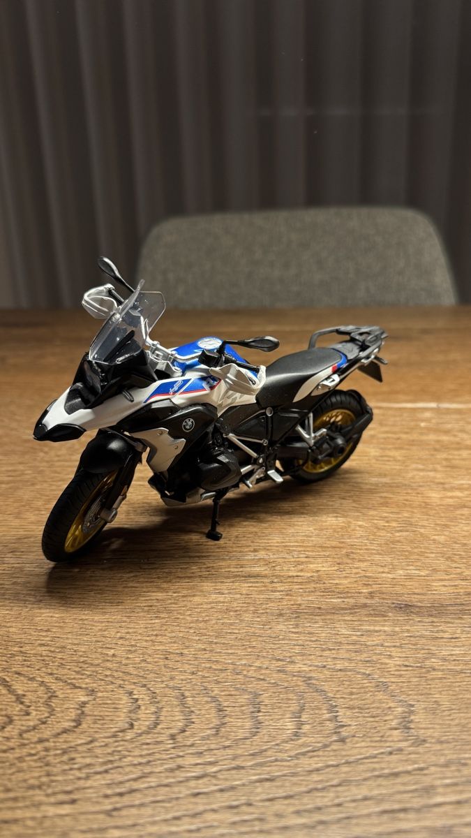 Kits de montage: BMW R1250GS Miniatur – Neuf (Voir description) à Eiken par ju.bi 2
