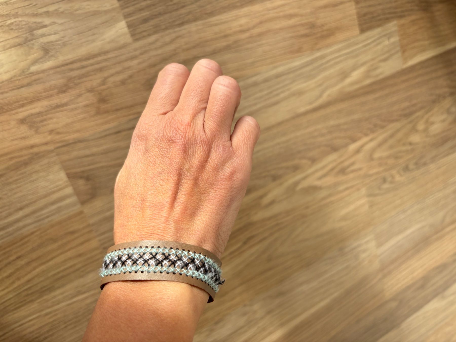 Bracciali & Braccialetti: Handmade ornament, leather – Nuovo (secondo la descrizione) da St-George venduto da elena27 1