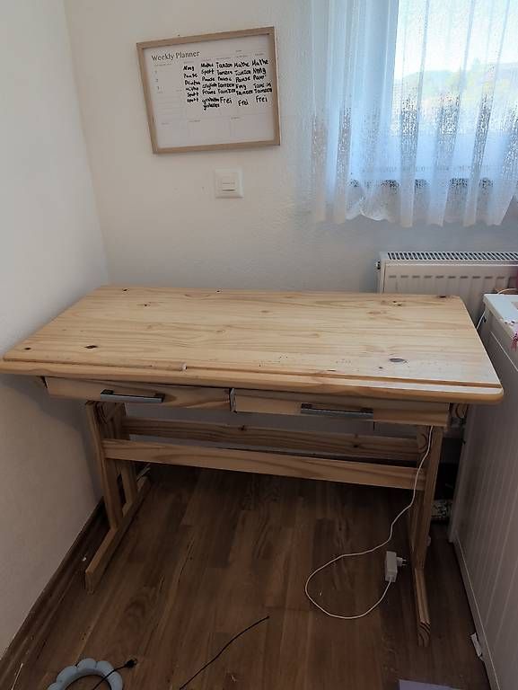 Scrivanie: Kinderschreibtisch – Usato da St. Gallen venduto da Alesha_Shop