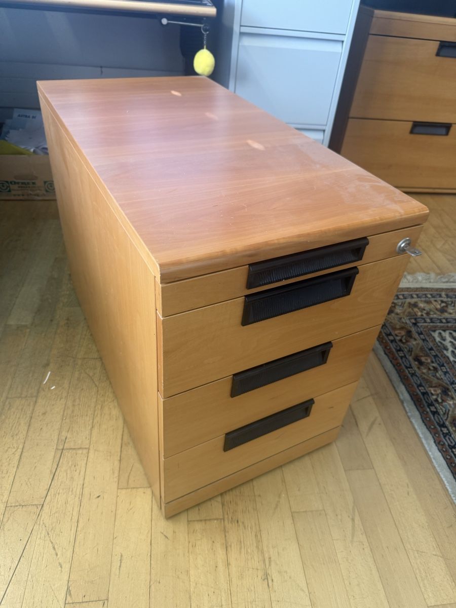 Banconi: Rollcontainer Holz mit 4 Schubladen – Usato da Neftenbach venduto da zelda1993