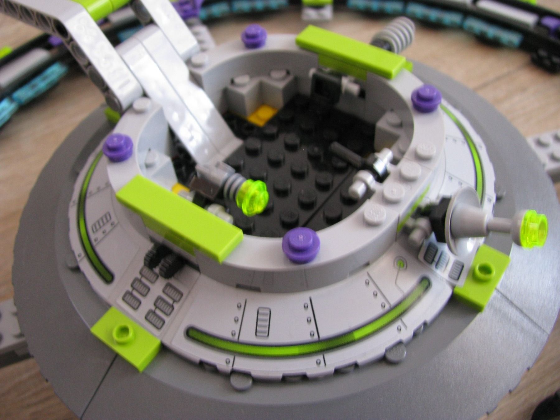 Lego Kit di costruzioni: LEGO Alien Conquest 7065 - Alienraumschiff – Usato da Zweisimmen venduto da Domii 2