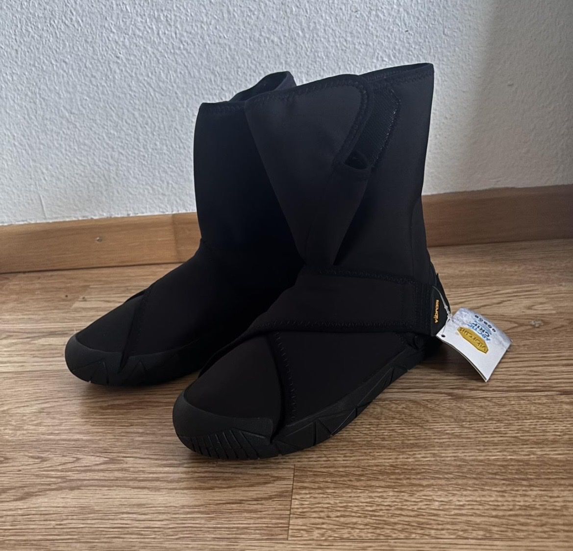 Damenschuhe: Vibram Boots – Neu und originalverpackt aus Aarau von lus_rz6v 2
