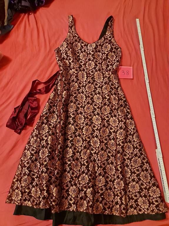 Robes: Sommerkleid, Abendkleid, Kleid – D'occasion à Rupperswil par A.Behringer