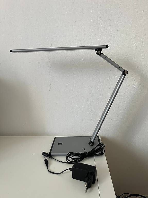 Lampade: Lampe de bureau Deasign – Usato da Lausanne venduto da zoubir.admane 3