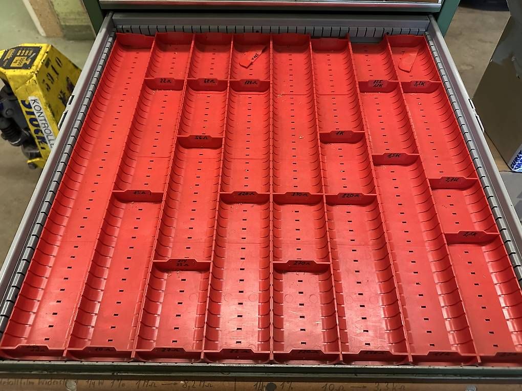 Lista Tutti gli attrezzi: 32 Stk. gebrauchte Lista Einteilungen 15x15cm – Usato da Necker venduto da liq24