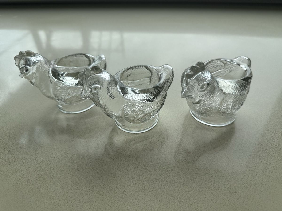 Sonstiges Geschirr: Hühner Eierbecher aus Glas, 3 Stück – Gebraucht aus Eggenwil von Lissi82 3