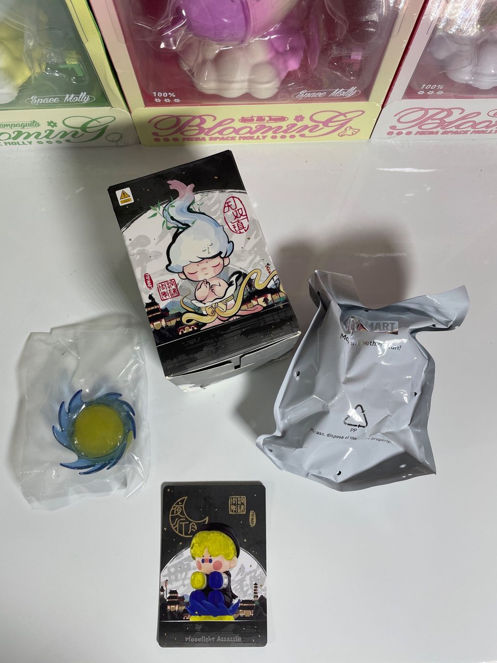 Pop Mart Statuette: Popmart Matchless 14th Anniversary - Moonlight Assassin (CC) – Nuovo (secondo la descrizione) da Glattbrugg venduto da arttoy.land 1