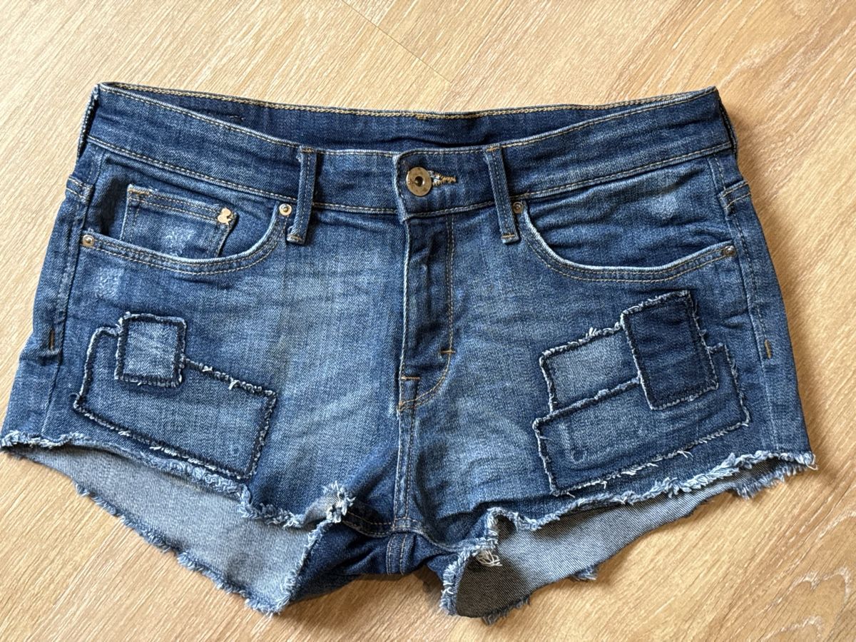 H&M Jeans: Mini short jeans H&M, t.34/XS – Gebraucht aus Tavannes von Thriftshop