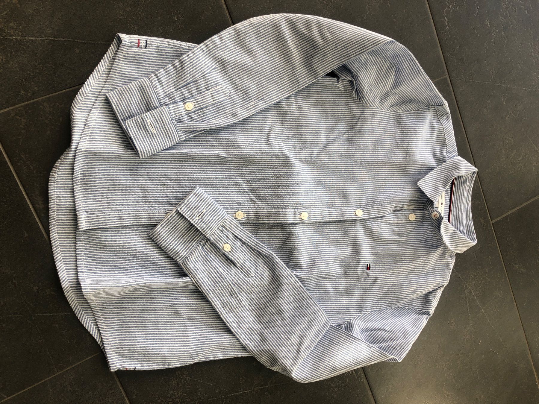 Camicette, T-shirt & Top: Bluse hilfiger – Usato da Wichtrach venduto da henzmann1 2