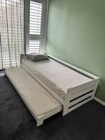 Bett mit Ausziehbett zu verkaufen