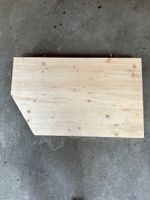 Holzplatte mit Winkeln und Schrauben 60x100cm