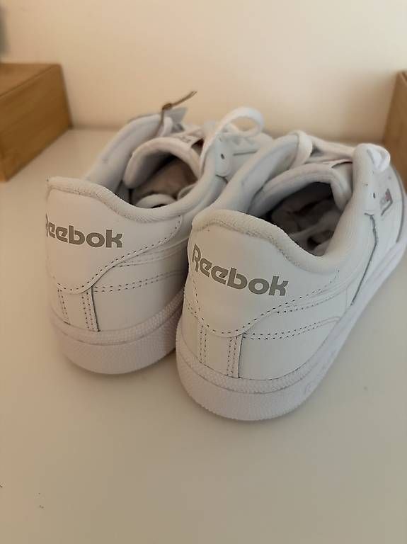 Herrenschuhe: Reebok C85 unisex Weiss 38.5 – Gebraucht aus Rüschlikon von kat_td6h 2