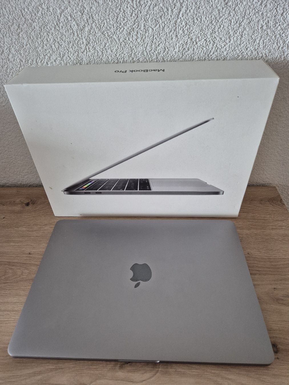 Apple Notebook: MacBook Pro 13-inch, Space Gray, Top Zustand – Nuovo (secondo la descrizione) da Elgg venduto da ferrari94