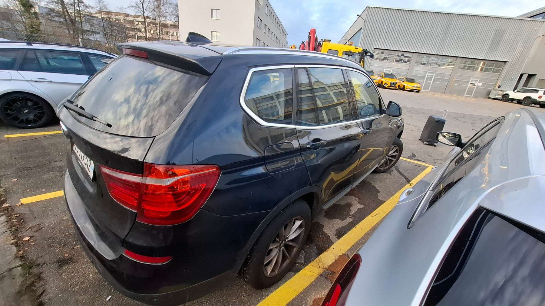 BMW Automobili: BMW X3 Unfallfahrzeug defekt ab Platz – Difettoso da Menzingen venduto da osk_zd6z 3