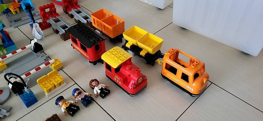 Kit di costruzioni: 2 trains electriques Duplo Lego, 4 kits complets  – Nuovo e nell'imballaggio originale da Rennaz venduto da pyrostyle 2