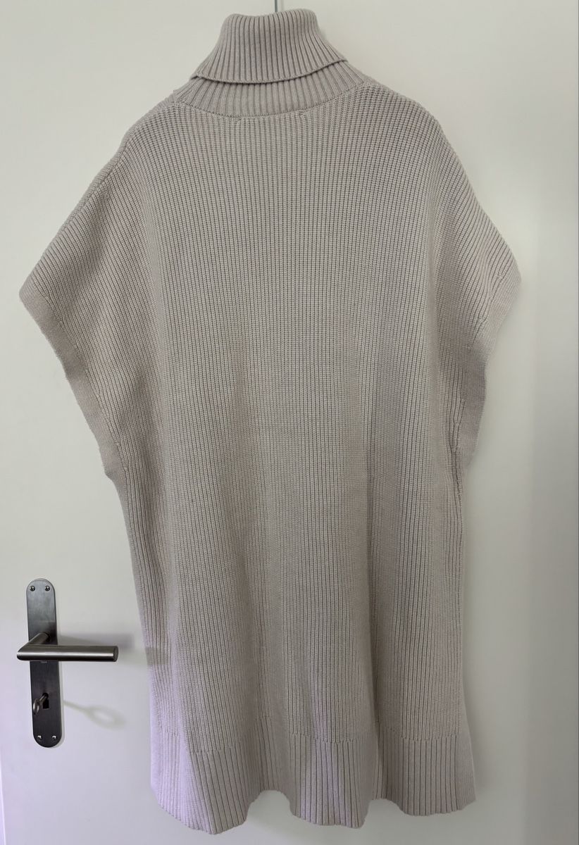 Zara Gilet & Giacche senza maniche: Zara ärmelloser Rollkragenpullover beige Grösse L – Usato da Zürich venduto da cmiks 1